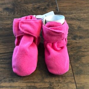 NWT fleece baby booties